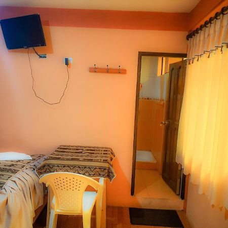 קופקבאנה Hostal Luz Yhobimar מראה חיצוני תמונה