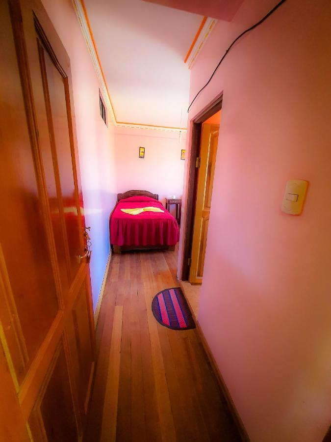 קופקבאנה Hostal Luz Yhobimar מראה חיצוני תמונה