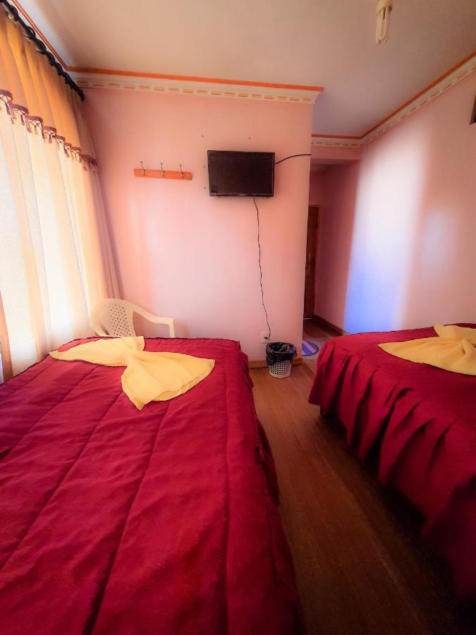 קופקבאנה Hostal Luz Yhobimar מראה חיצוני תמונה