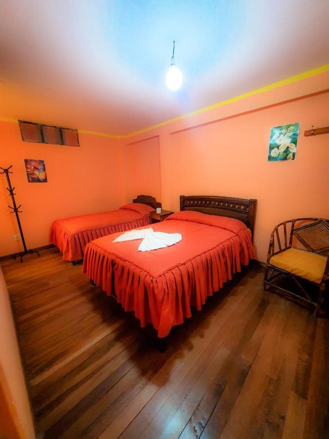 קופקבאנה Hostal Luz Yhobimar מראה חיצוני תמונה