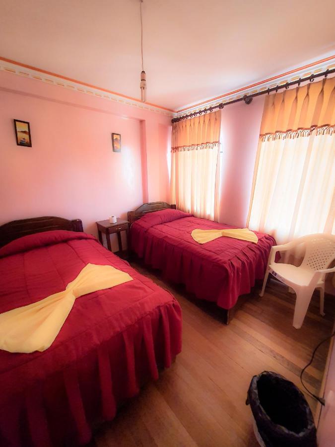 קופקבאנה Hostal Luz Yhobimar מראה חיצוני תמונה