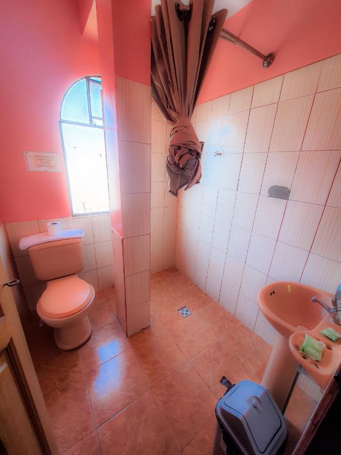 קופקבאנה Hostal Luz Yhobimar מראה חיצוני תמונה