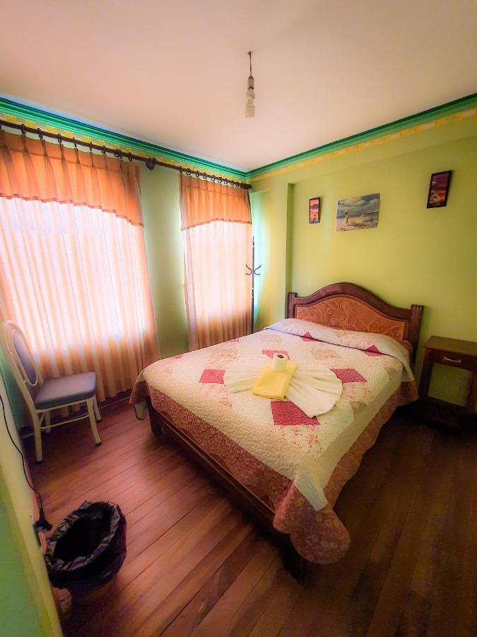 קופקבאנה Hostal Luz Yhobimar מראה חיצוני תמונה