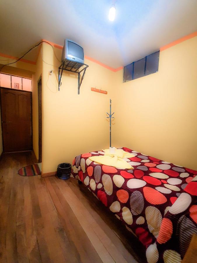 קופקבאנה Hostal Luz Yhobimar מראה חיצוני תמונה