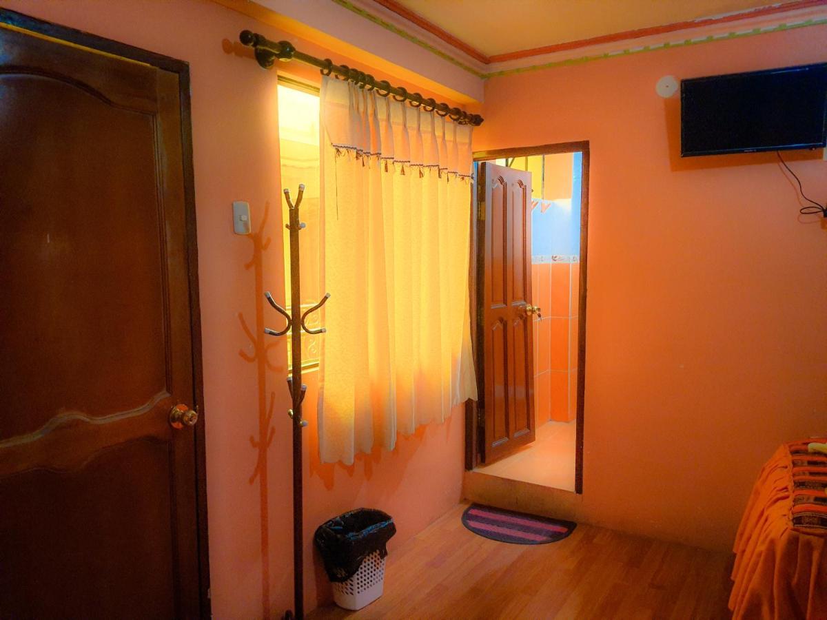 קופקבאנה Hostal Luz Yhobimar מראה חיצוני תמונה
