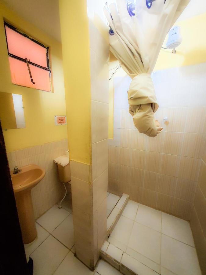 קופקבאנה Hostal Luz Yhobimar מראה חיצוני תמונה