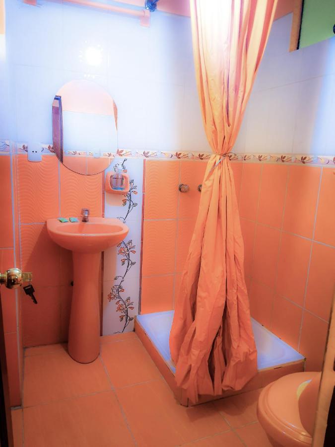קופקבאנה Hostal Luz Yhobimar מראה חיצוני תמונה