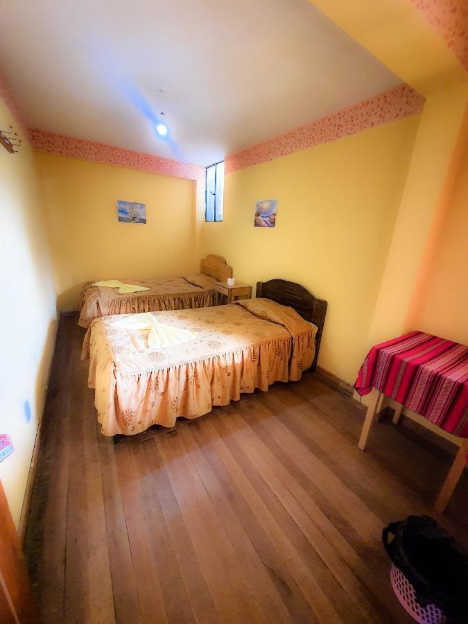 קופקבאנה Hostal Luz Yhobimar מראה חיצוני תמונה