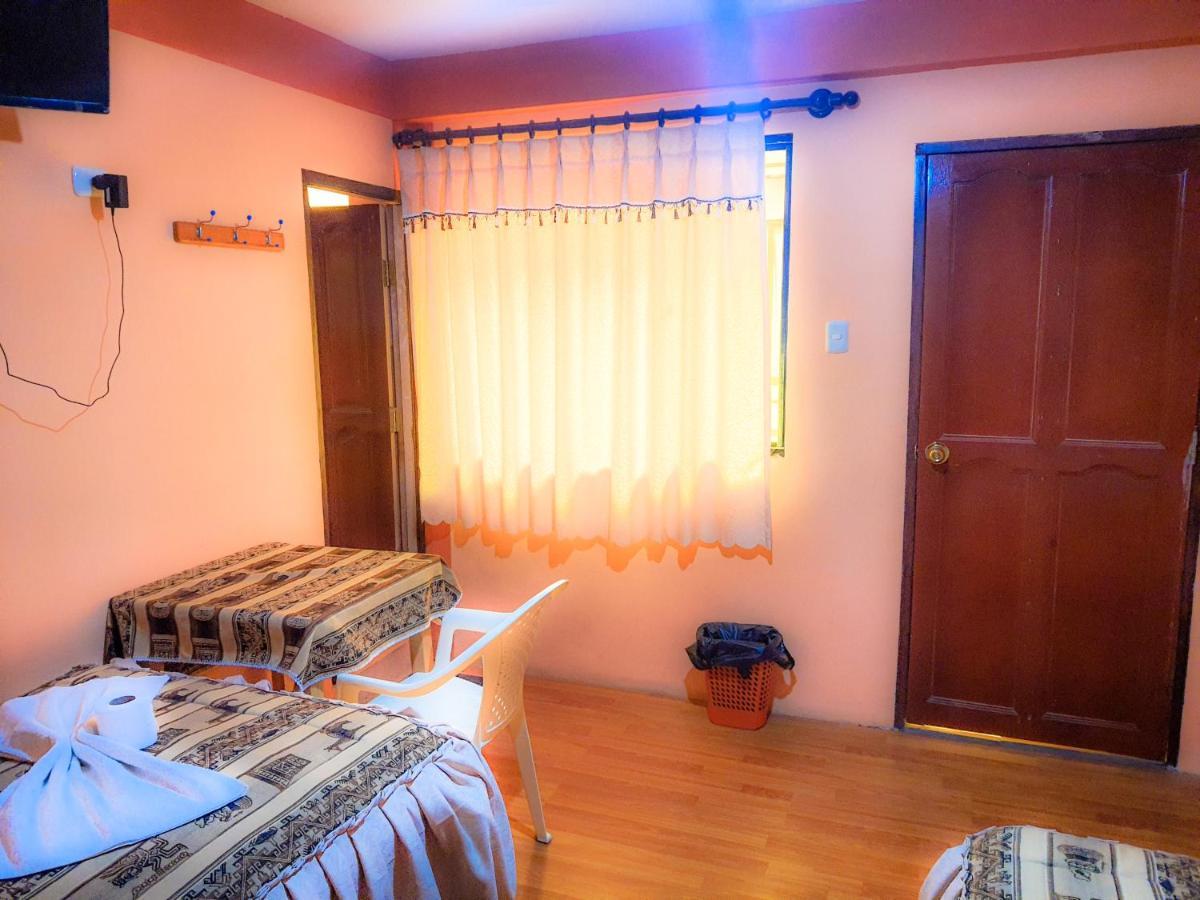 קופקבאנה Hostal Luz Yhobimar מראה חיצוני תמונה