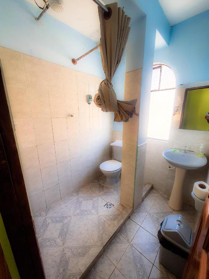 קופקבאנה Hostal Luz Yhobimar מראה חיצוני תמונה