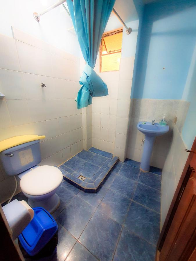 קופקבאנה Hostal Luz Yhobimar מראה חיצוני תמונה