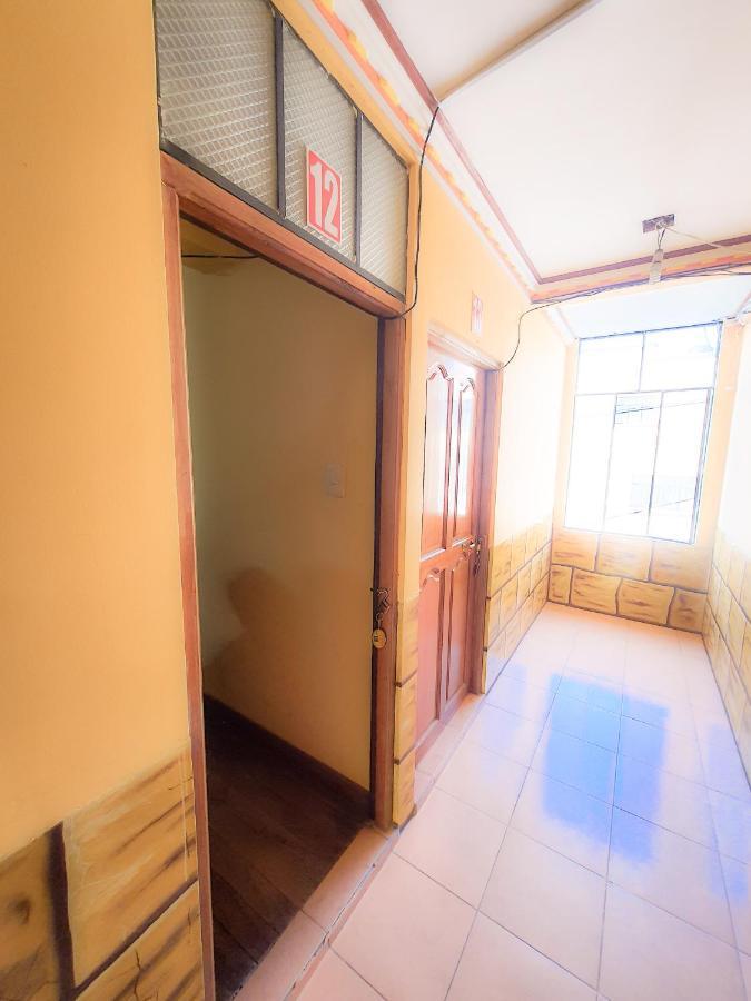 קופקבאנה Hostal Luz Yhobimar מראה חיצוני תמונה
