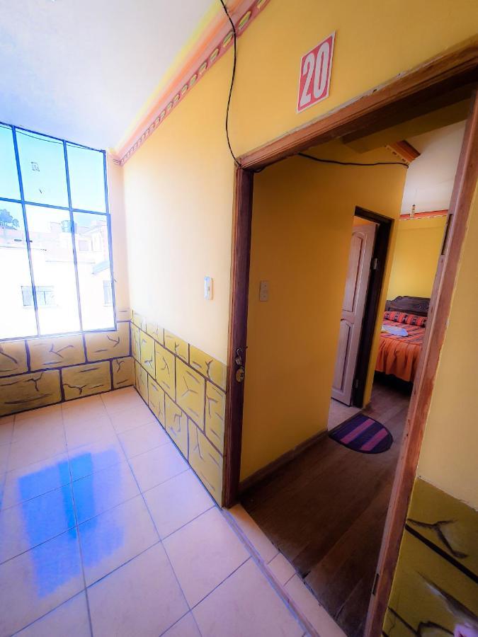קופקבאנה Hostal Luz Yhobimar מראה חיצוני תמונה
