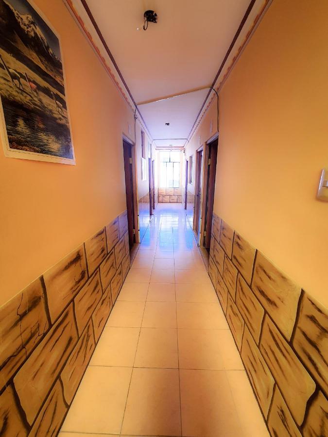 קופקבאנה Hostal Luz Yhobimar מראה חיצוני תמונה